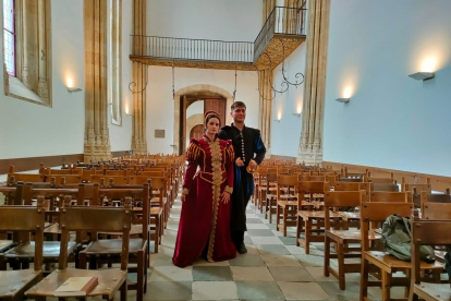 Representación histórica de Felipe II y María Manuela de Portugal en el Colegio Fonseca de Salamanca. -EP