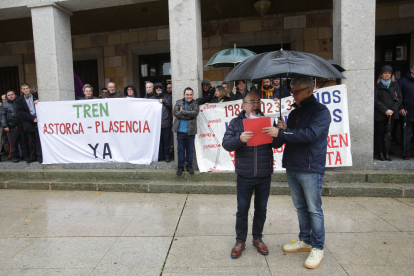 Manifestación en Zamora para recuperar el tren de la 'Ruta de la Plata' - ICAL