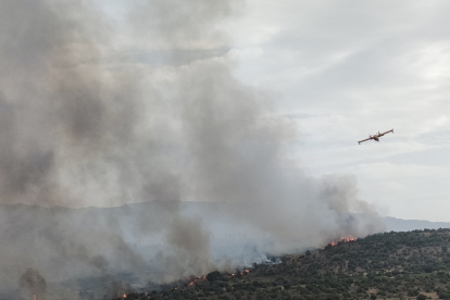 Incendio en la localidad de San Juan de la Nava (Ávila).- ICAL