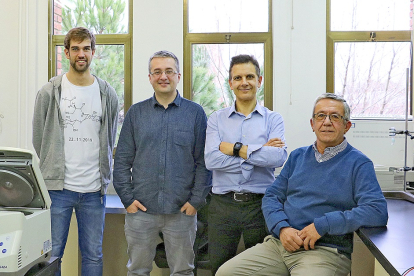 Álvaro Mourenza, Michal Letek, Luis Mateos y José Antonio Gil en las instalaciones de la Universidad de León. EL MUNDO