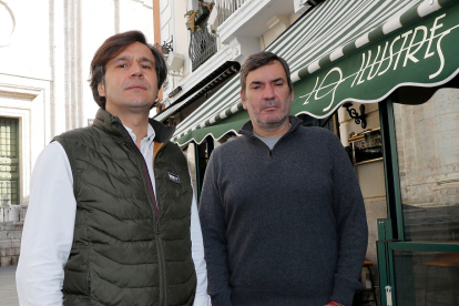 Alberto y Santiago, dueños del restaurante Los Ilustres en Valladolid.- PHOTOGENIC