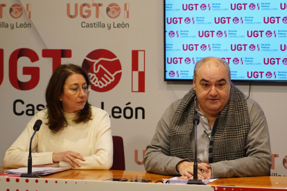 Tomás Pérez, secretario general de UGT SP CyL, y Esther Valdunciel, responsable de Enseñanza Privada, en la presentación de la campaña en defensa de los trabajadores de atención a la discapacidad - ICAL