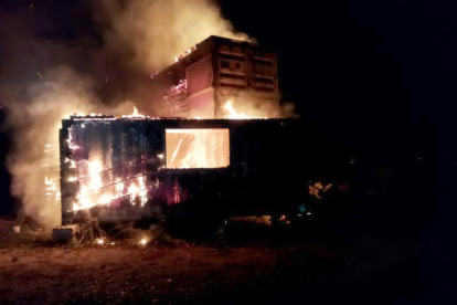 Imagen del incendio de los contenedores de Horta. -ICAL