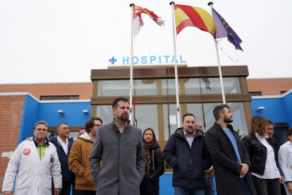El Secretario del PSOE en Castilla y León, Luis Tudanca, participa en la concentración en defensa del hospital comarcal de Medina del Campo. ICAL