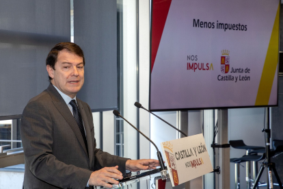 El presidente de la Junta de Castilla y León, Alfonso Fernández Mañueco, participa en el acto de presentación de las deducciones fiscales en la campaña del IRPF 2022 para los contribuyentes de Castilla y León. - ICAL