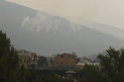 Incendio en el municipio de Puente Domingo Flórez (León).- ICAL
