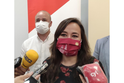 Gemma Villaroel atiende a los medios en Salamanca.- E. PRESS