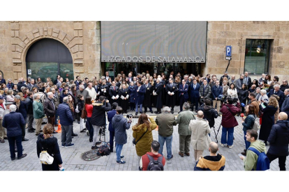 Concentración en la puerta de los juzgados de Salamanca. -ICAL