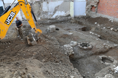 Excavaciones arqueológicas en un solar de la calle Barrio y Mier de Palencia.- ICAL