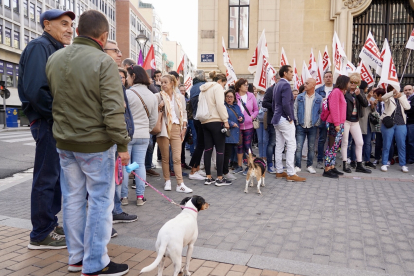Los trabajadores del Sector de la Limpieza de Valladolid se concentran para protestar contra la última propuesta realizada por la patronal y reivindicar un convenio colectivo digno. -ICAL