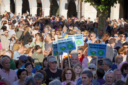 Concentración en Aranda de Duero (Burgos) para reclamar más inversión en infraestructuras en la provincia. -ICAL