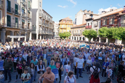Concentración en Aranda de Duero (Burgos) para reclamar más inversión en infraestructuras en la provincia. -ICAL