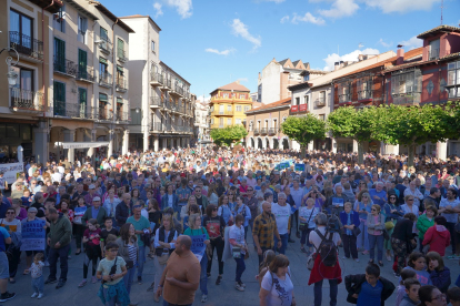 Concentración en Aranda de Duero (Burgos) para reclamar más inversión en infraestructuras en la provincia. -ICAL