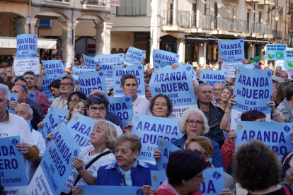 Concentración en Aranda de Duero (Burgos) para reclamar más inversión en infraestructuras en la provincia. -ICAL