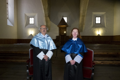 Acto de investidura de la Universidad de Salamanca a los nuevos doctores honoris causa, la física Margaret Murnane y el poeta Antonio Colinas. -ICAL