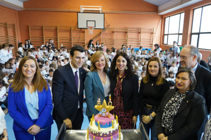 La ministra de Educación y Formación Profesional, Pilar Alegría, visita el CRA Campos Góticos en Medina de Rioseco (Valladolid), que este año celebra el 50 aniversario de su creación. ICAL