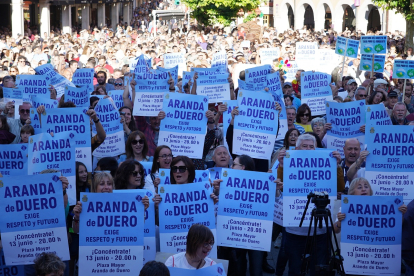 Concentración en Aranda de Duero (Burgos) para reclamar más inversión en infraestructuras en la provincia. -ICAL