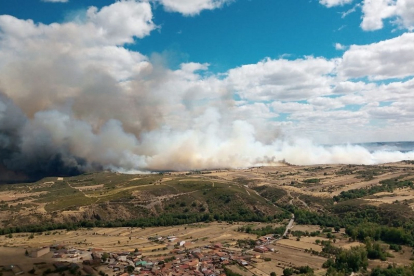 Imagen archivo de un Incendio forestal - JCYL