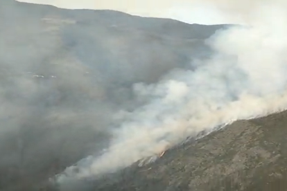 Imagen del incendio en la localidad leonesa de Marrubio. ATBRIF