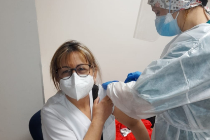 Vacunación en el  Benito Menni de Valladolid. E. M.