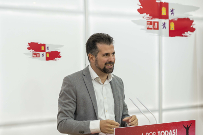 El secretario general del PSOE-CyL analiza asuntos de actualidad política. Ical