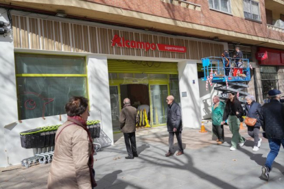 Remodelación para la apertura de un supermercado Alcampo en Valladolid. J.M. LOSTAU