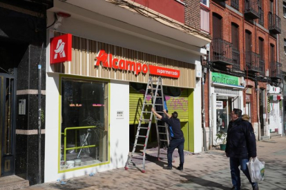 Remodelación para la apertura de un supermercado Alcampo en Valladolid. J.M. LOSTAU