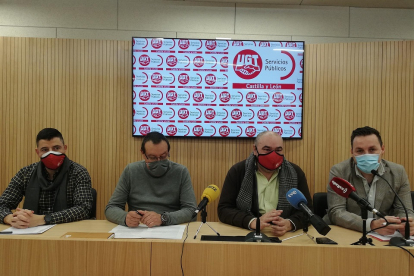 Los integrantes de la FeSP-UGT exponen en rueda de prensa sus reivindicaciones al futuro Gobierno de Castilla y León -E. PRESS