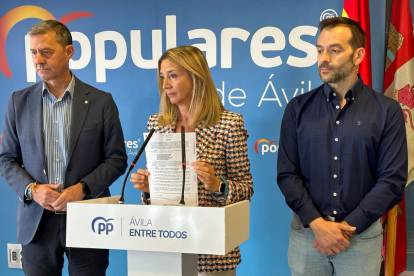 La portavoz del PP en el Ayuntamiento de Ávila, Alicia García, comparece en rueda de prensa.- E. M.