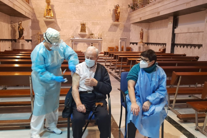 Áureo López recibe la segunda dosis de la vacuna contra el Covid.- E. M.