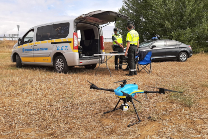 Cazados seis conductores por el dron de la DGT tras no respetar las señales de stop en varias carreteras de Palencia. - ICAL