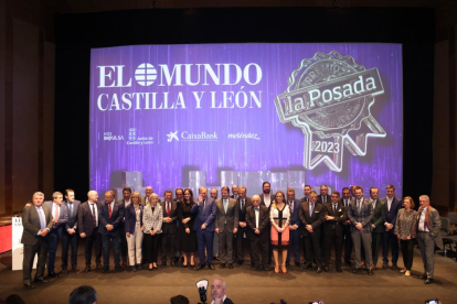 Foto de familia de los Premios La Posada 2023 de El Mundo de Castilla y León. -PHOTOGENIC