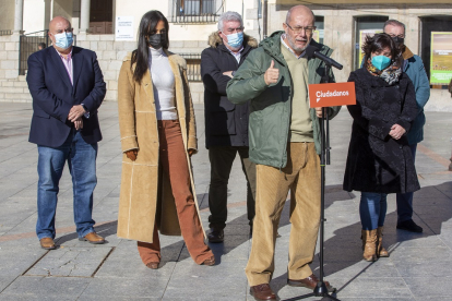 El candidato a la Presidencia de la Junta de Castilla y León, Francisco Igea, y la vicealcaldesa de Madrid, Begoña Villacís.- ICAL