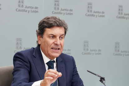 El portavoz de la Junta de Castilla y León, Carlos Fernández Carriedo, durante la rueda de prensa posterior al Consejo de Gobierno.- ICAL