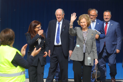 La reina Sofía visita el Banco de Alimentos del Sil en Ponferrada. ICAL