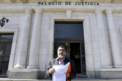 Manuel Mitadiel, el 1 de abril de 2019, al denunciar ante la Fiscalía de Valladolid los sobrecostes del HUBU. ICAL