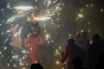 Toro de fuego en las fiestas de Las Victorias de Puebla de Sanabria (Zamora). -ICAL