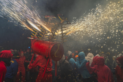 Toro de fuego en las fiestas de Las Victorias de Puebla de Sanabria (Zamora). -ICAL