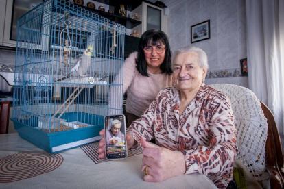 Pie de foto: Teresa 'La Pelaya', la abuela 'tiktoker' de Soria con su hija.
