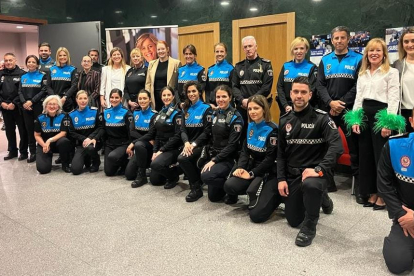 La directora de la Agencia de Protección Civil y Emergencias, Irene Cortés, presenta la campaña divulgativa ''La mujer dentro de la Policía Local de Castilla y León''.- ICAL