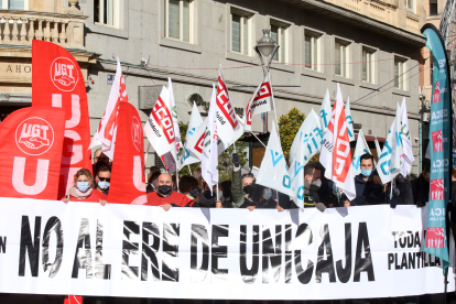 Manifestación sindical contra el ERE de Unicaja, este jueves en Valladolid. ICAL.