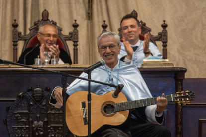 Honoris Causa de la Usal a Caetano Veloso.-ICAL