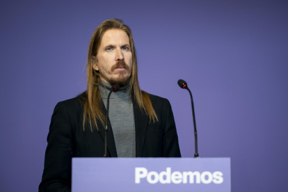 El portavoz de Podemos Pablo Fernández durante una rueda de prensa, en la sede de Podemos, a 8 de enero de 2024, en Madrid. EUROPA PRESS