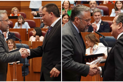 Pablo Trillo y Antonio Mendoza reciben su medalla de procuradores de mano de Carlos Pollán.- ICAL