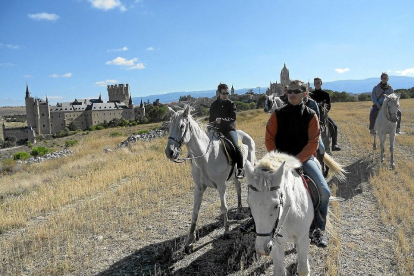 Turismo rural a caballo en las inmediaciones de Segovia. | ICAL