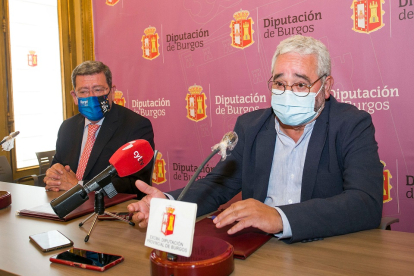 El presidente de la Diputación de Burgos, César Rico, y el secretario general de la Fundación Las Edades del Hombre. - ICAL
