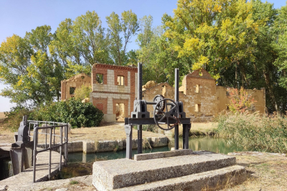 Fábrica de harinas de la segunda esclusa del Ramal de Campos en Capillas, en la provincia de Palencia. -ICAL