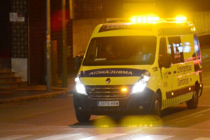 Ambulancia del servicio de Emergencias, en una imagen de archivo. -HDS