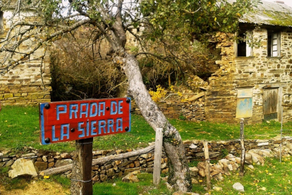 Una sentencia condena al Ayuntamiento de Santa Colomba de Somoza a volver dar de alta en el INE a Prada de la Sierra. -E. M.