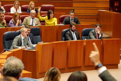 Votación en la segunda sesión del pleno de las Cortes.- ICAL